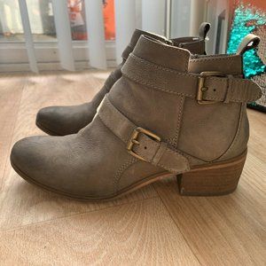 Susina Veronica Leather Ankle Booties 2” 5.5M